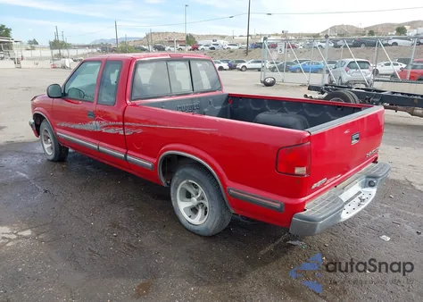 1998 Chevrolet S-10 Ls Fleetside z USA, uszkodzony, nr VIN 1GCCS19X7W8111717